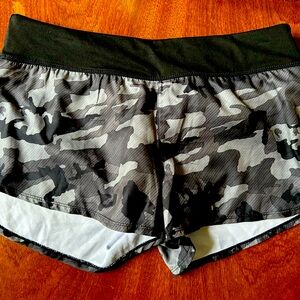 BNWT Women’s Nike athletic shorts size medium